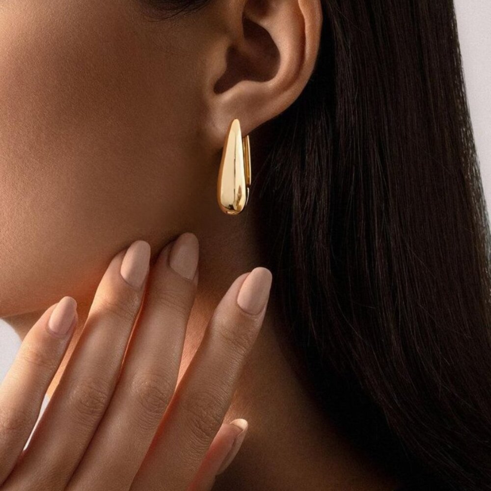 18K Gold‑Filled Chunky U‑Shape Drop Hoop Earrings - Picture 3 of 4
